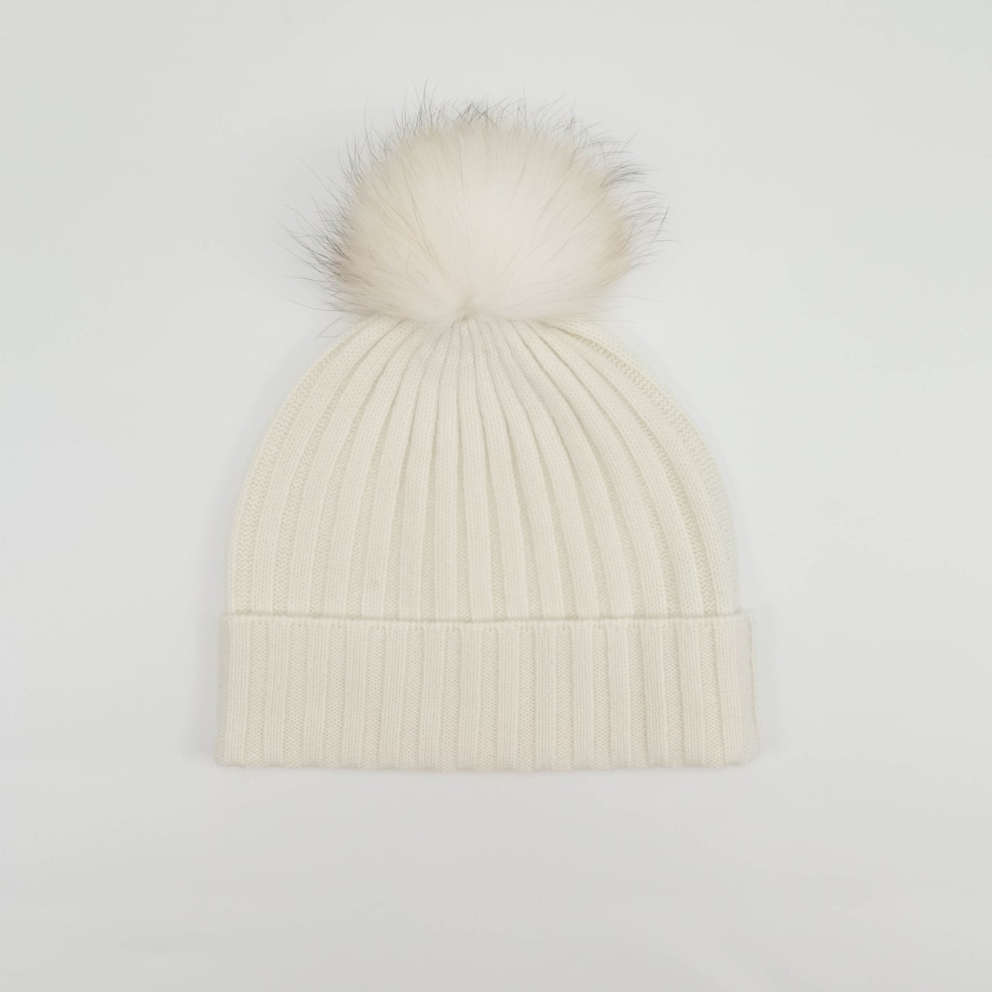Raw ribbed cashmere pompom hat
