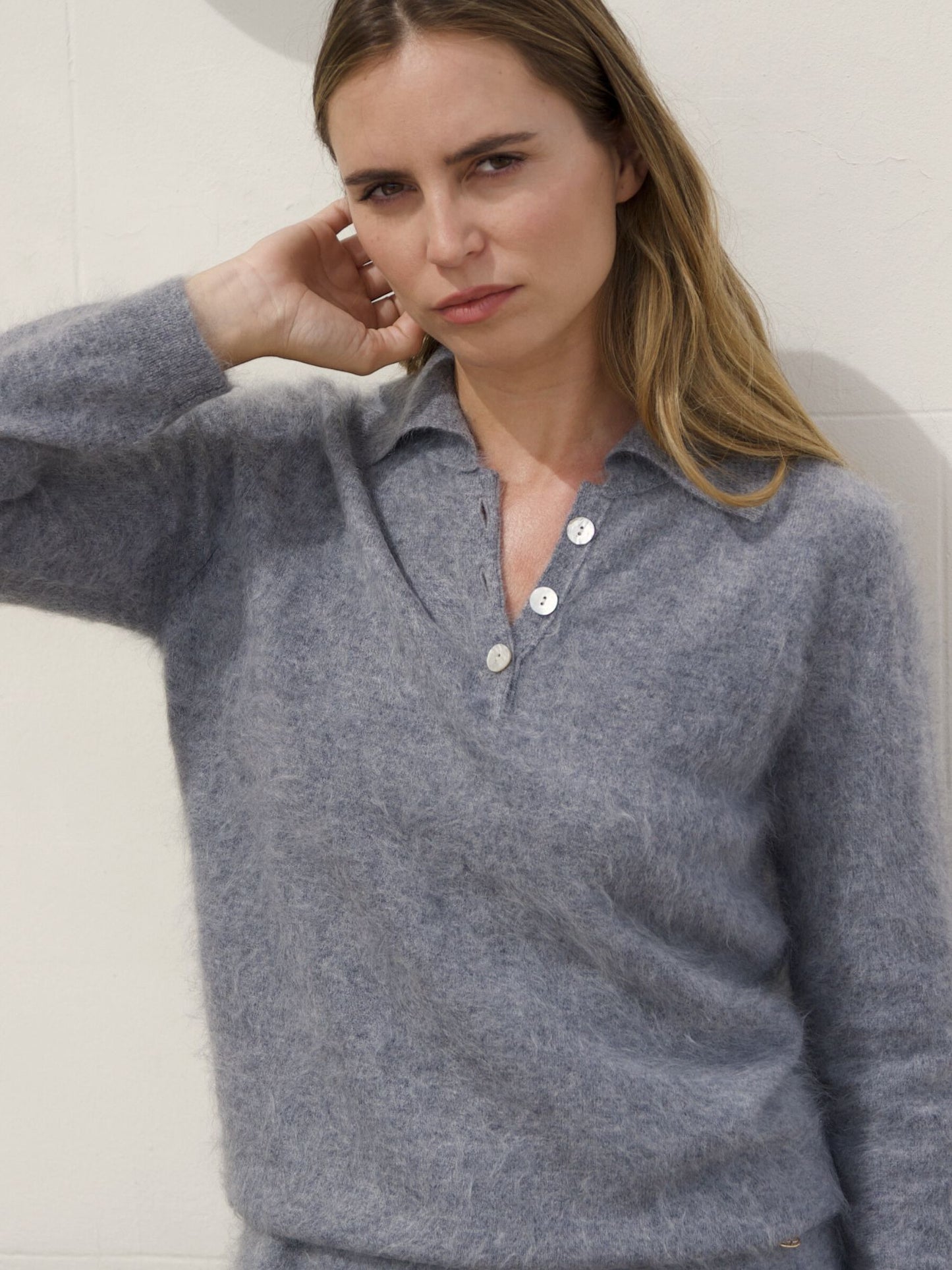 Grauer Chloe-Pullover