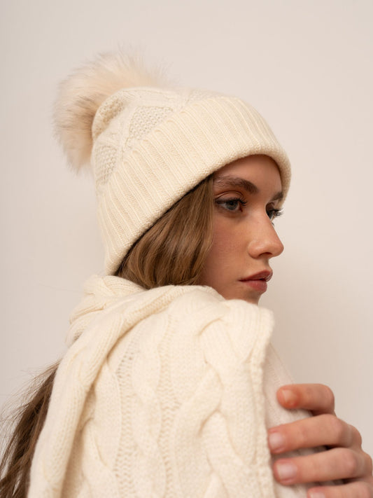 White cashmere hat with pompom