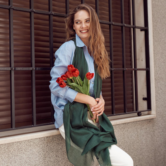 ultra-thin cashmere scarf in dark green