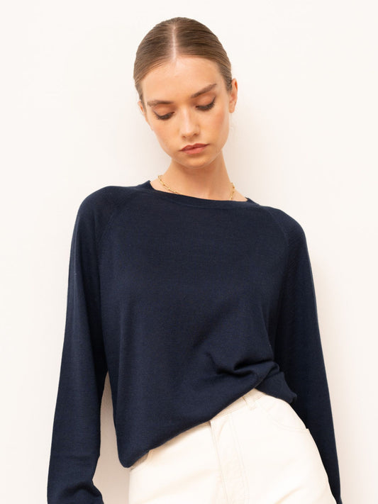 Chelsea thin sweater in navy