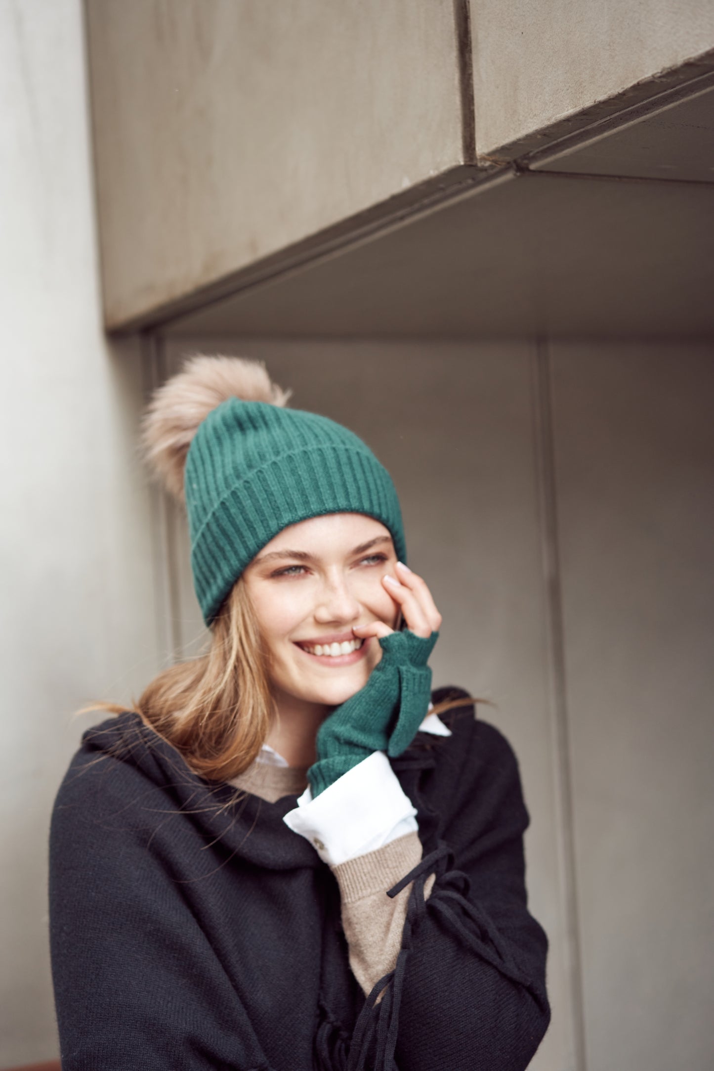 Long green cashmere mittens