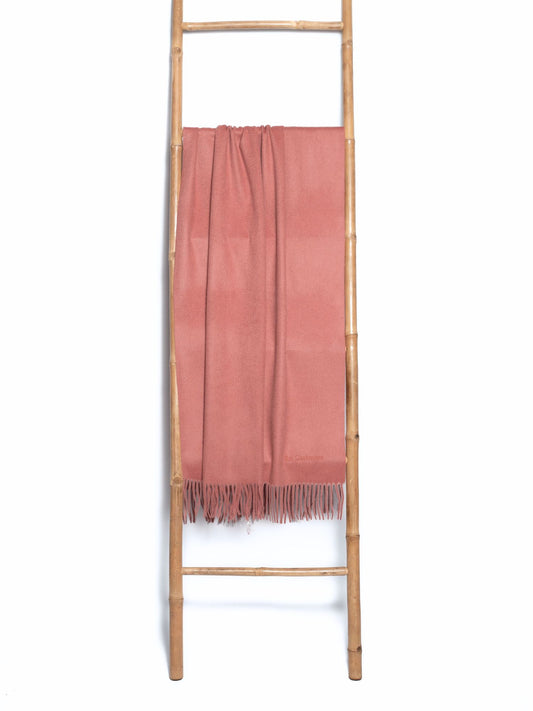 Estola/ bufanda grande con flecos rosa oscuro