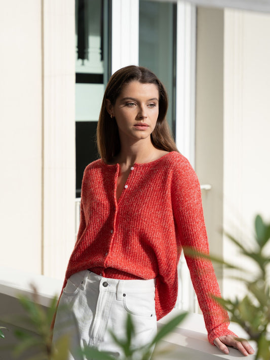 Camille – Strickjacke aus rotem Jaspis