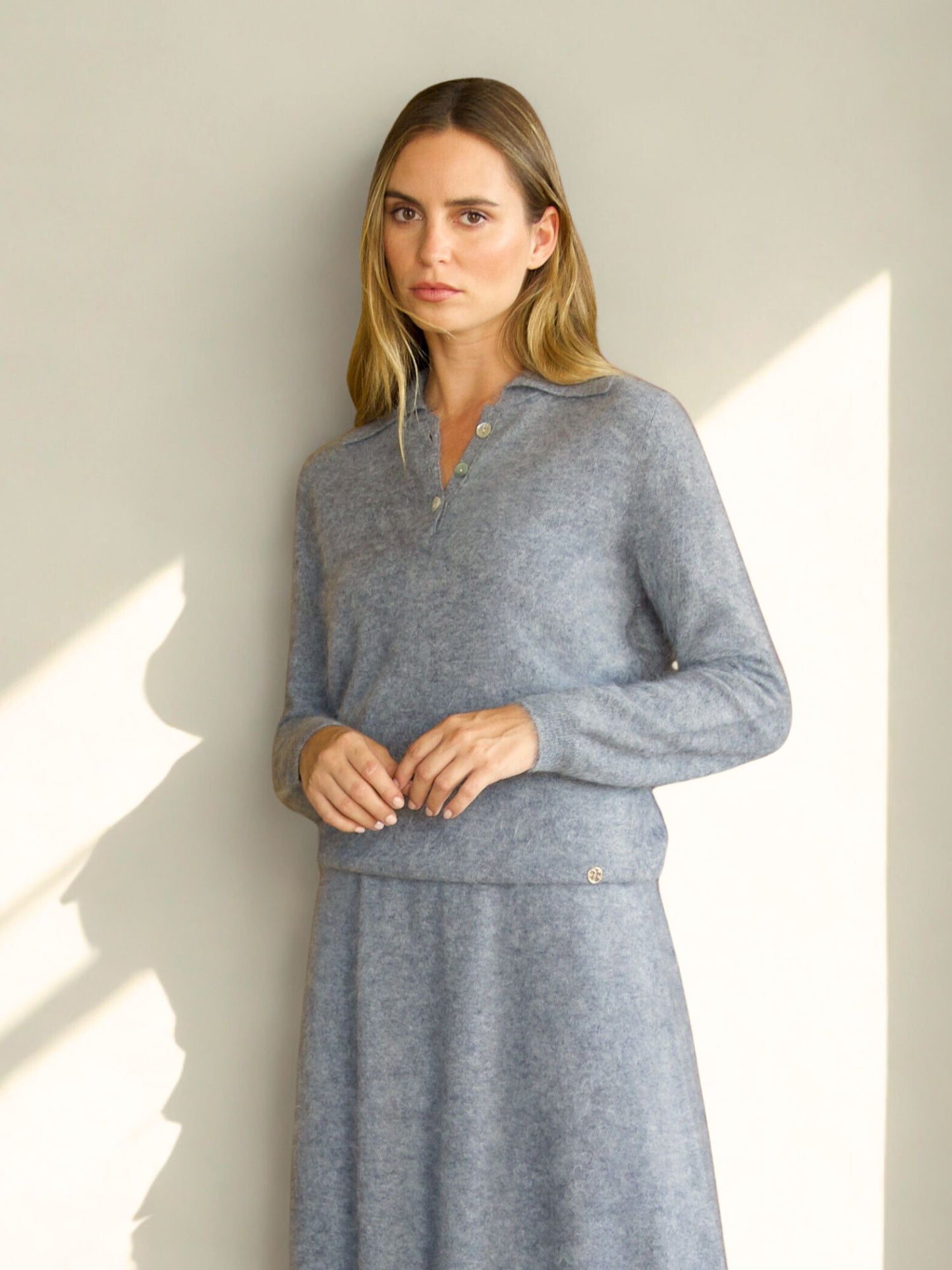 Grauer Chloe-Pullover