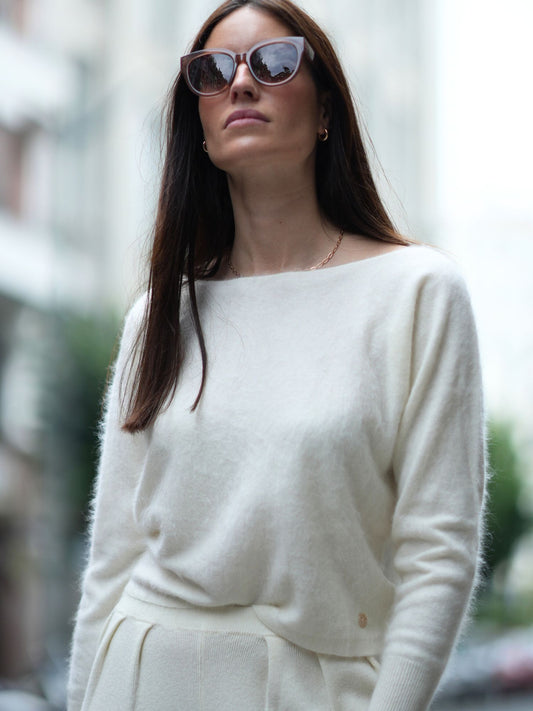 Claudia gebürsteter weißer Pullover