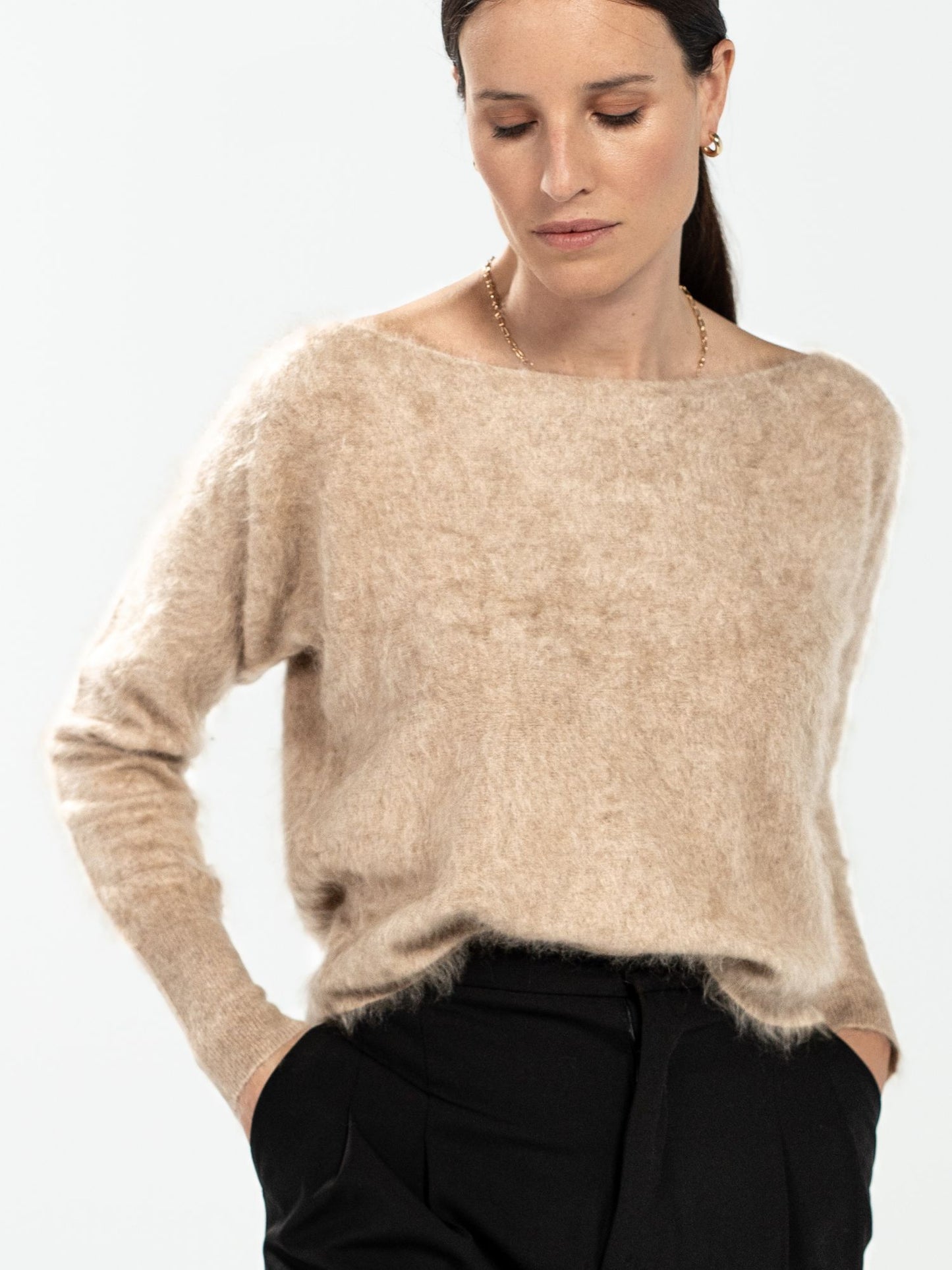 Claudia gebürsteter beigefarbener Pullover