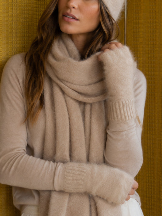Beige brushed cashmere mittens