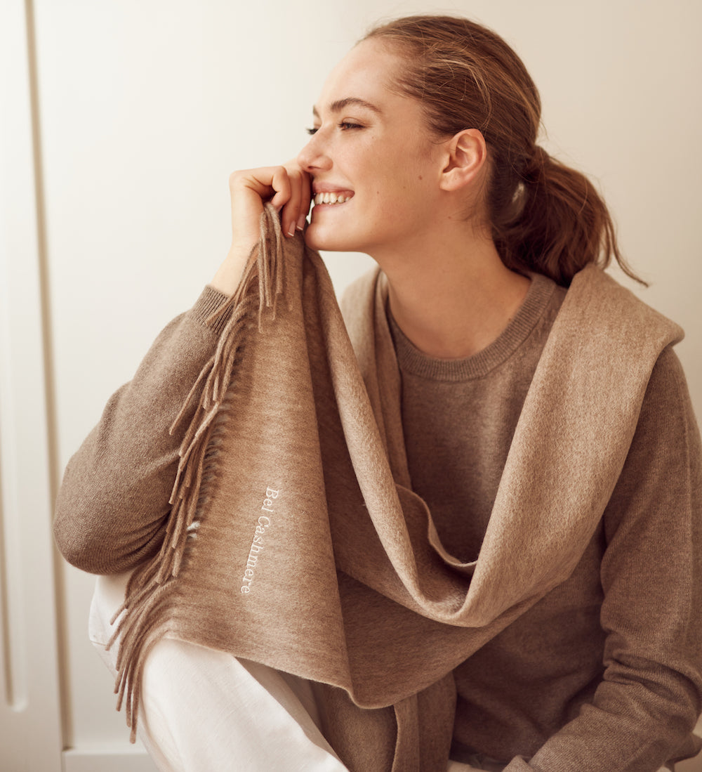 Bufanda de cashmere de doble faz marrón orgánico y crema