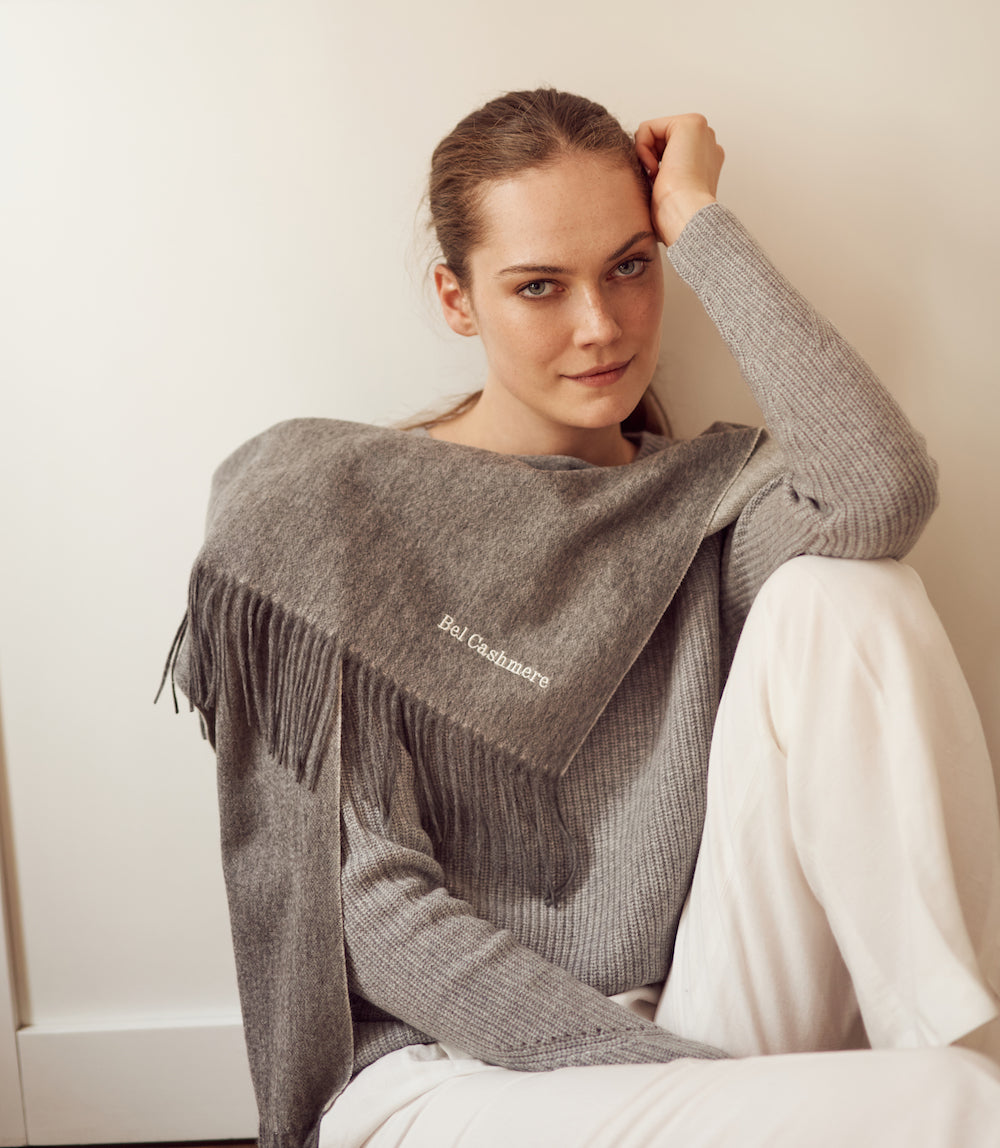 Bufanda de cashmere de doble faz gris y blanca
