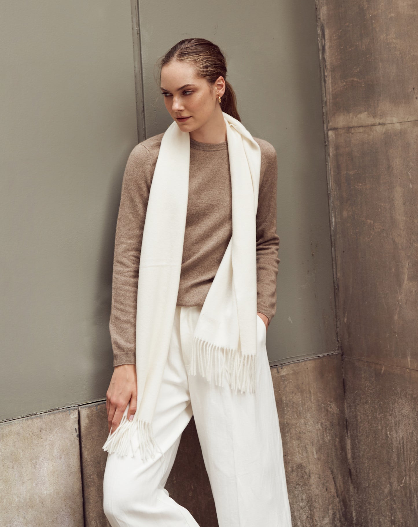 White cashmere scarf with fringes