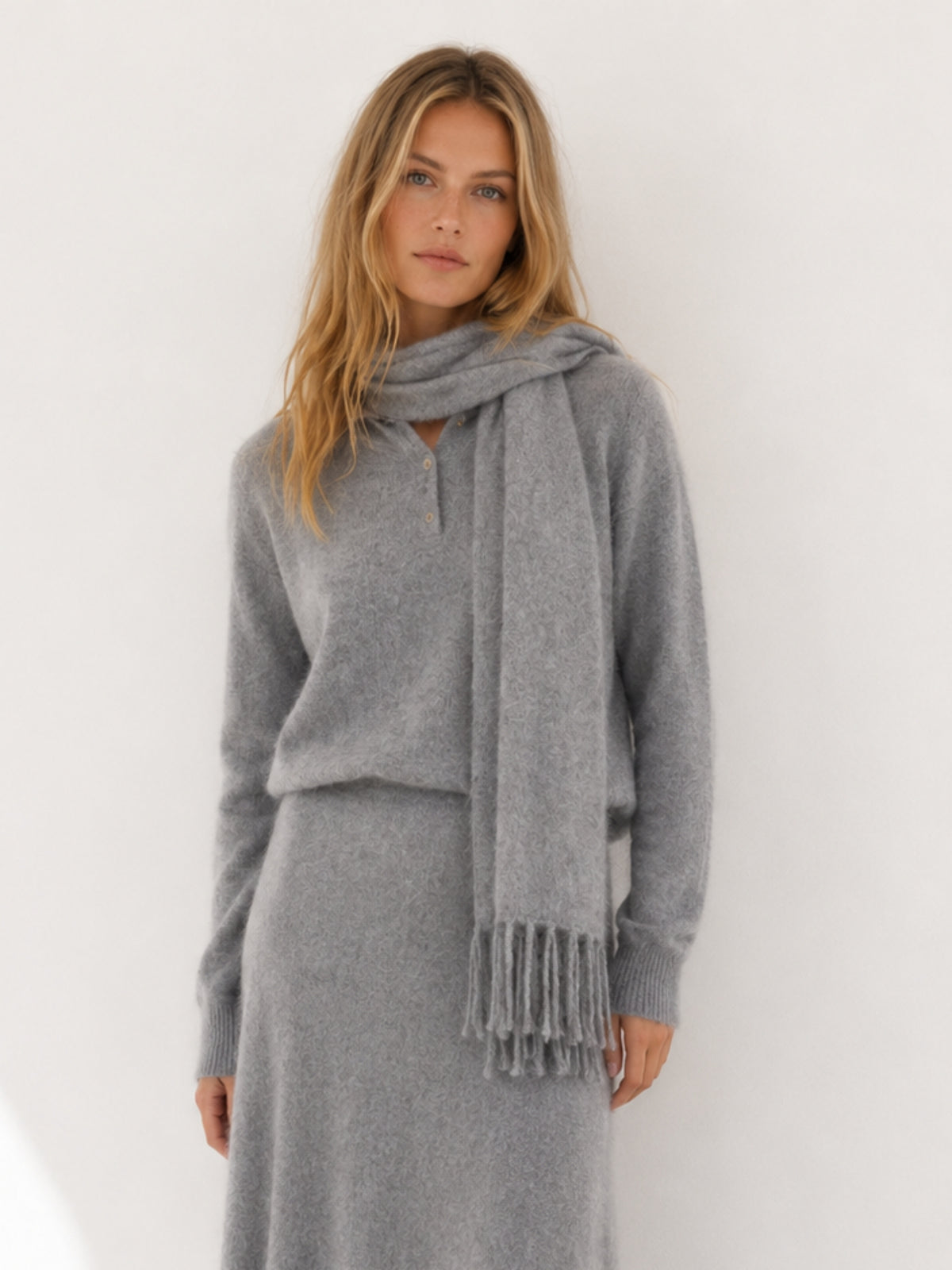 Grauer Chloe-Pullover