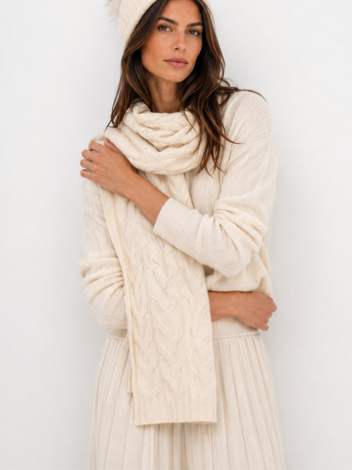 White cable knit scarf