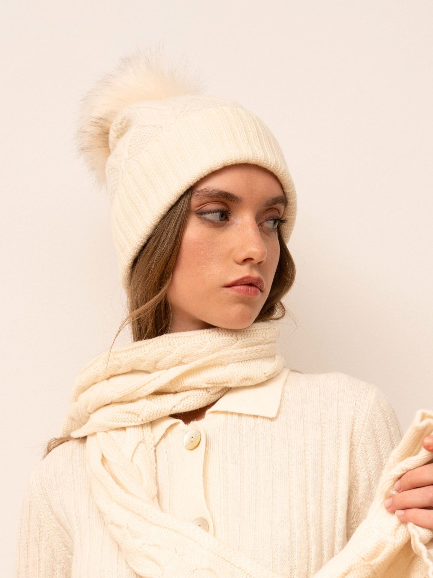 White cashmere hat with pompom