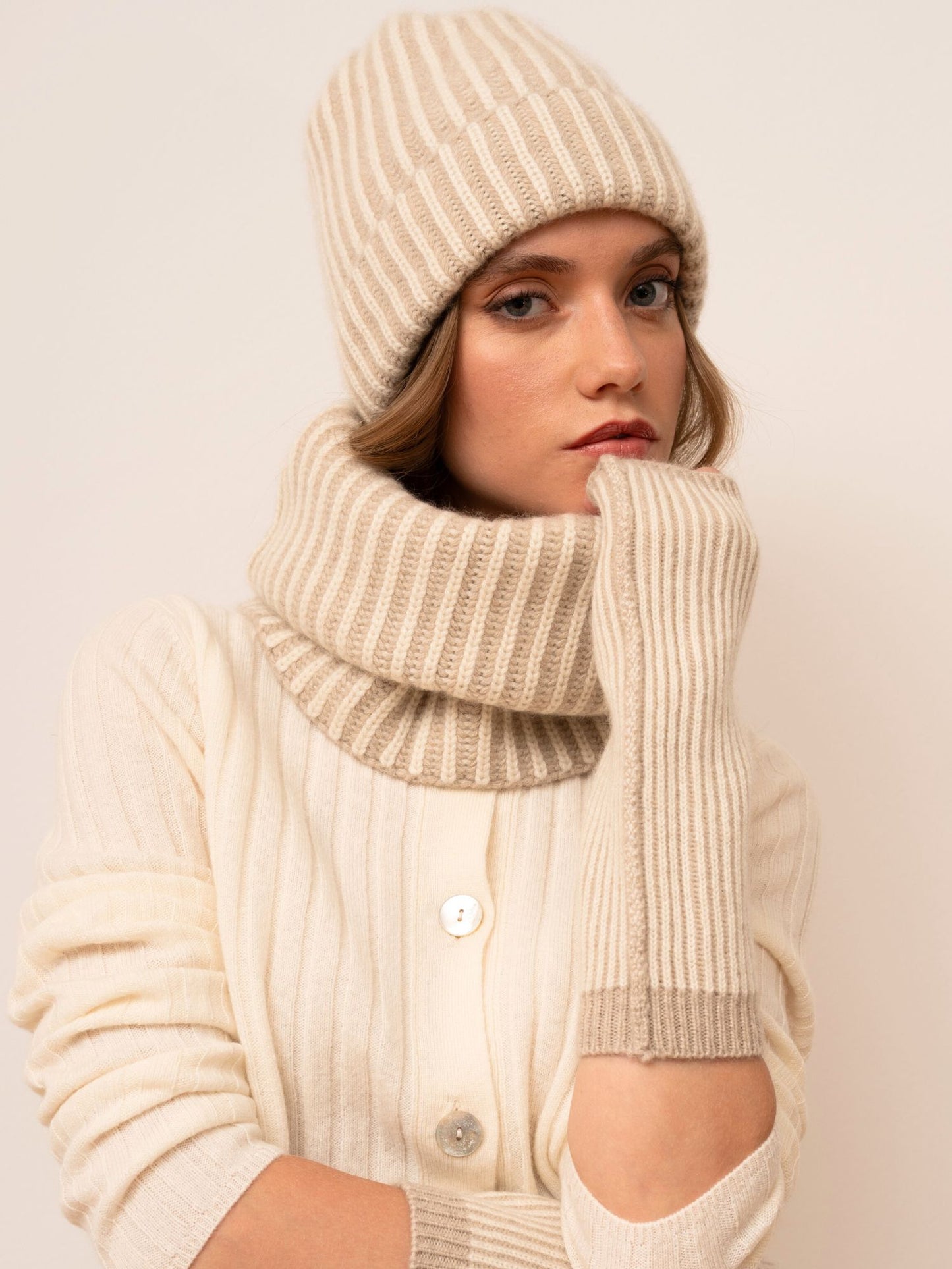 Two-tone cashmere snood