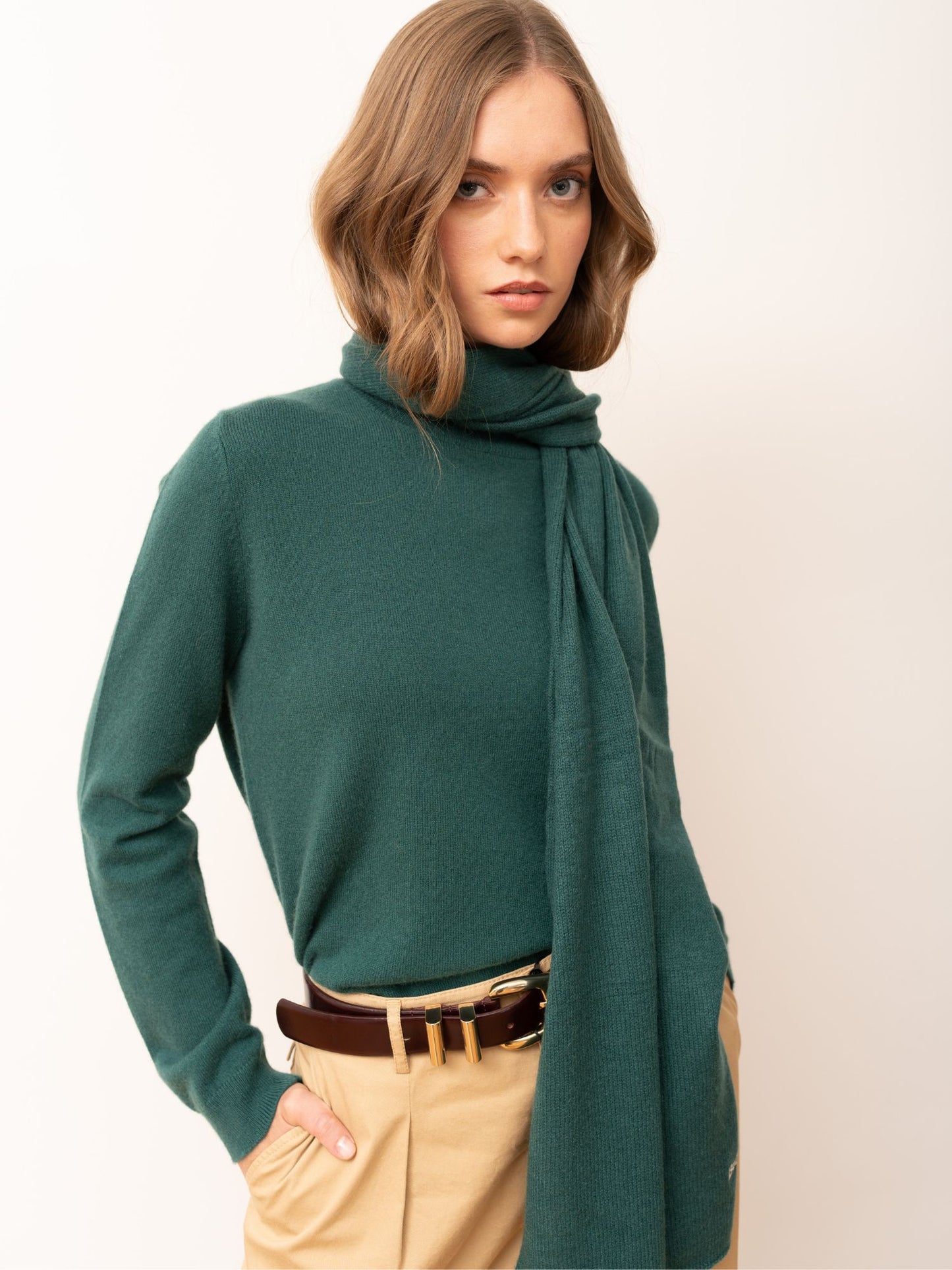 Green cashmere knit scarf