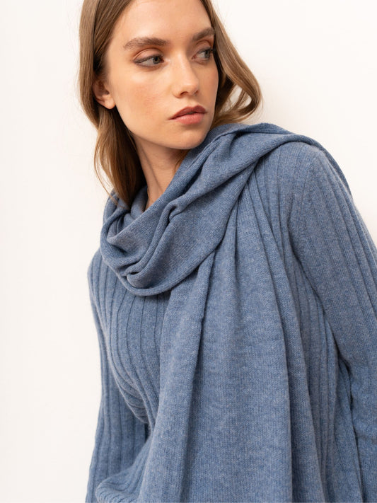 Large blue knitted scarf