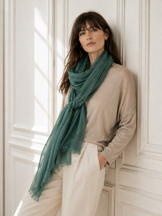 fular ultra fino de cashmere en color verde oscuro