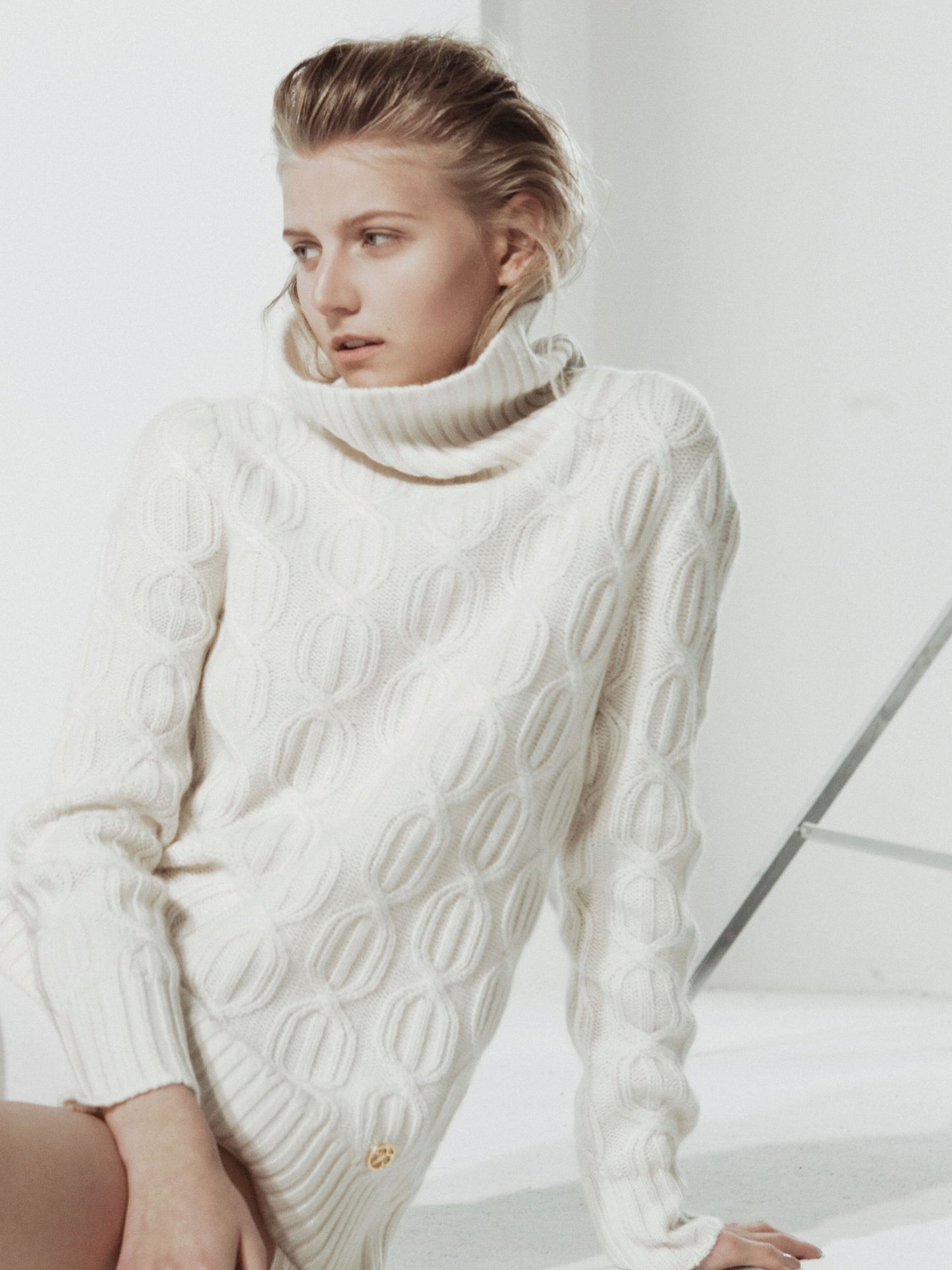 Alex white cashmere sweater