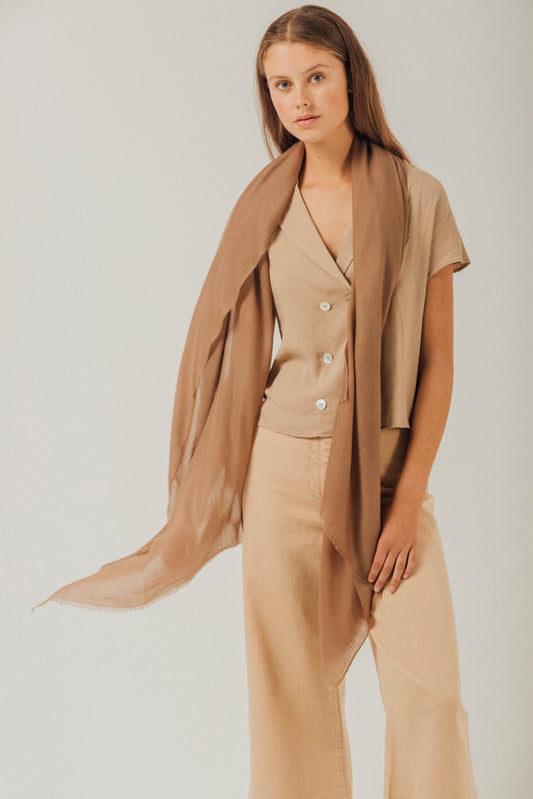 fular ultra fino de cashmere color té