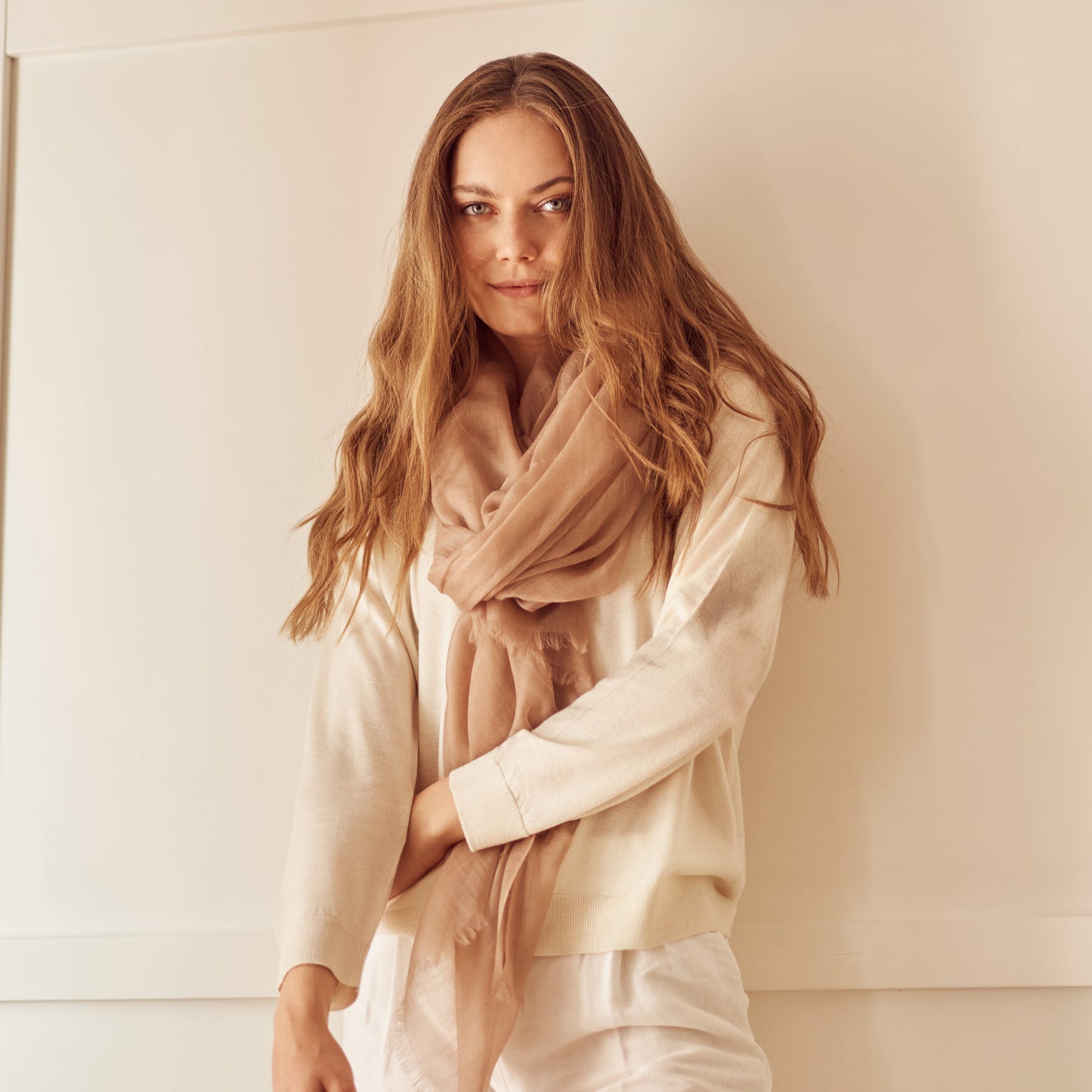 fular ultra fino de cashmere color té