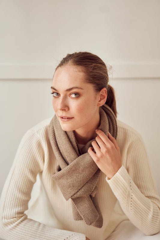Organic brown piqué knit scarf