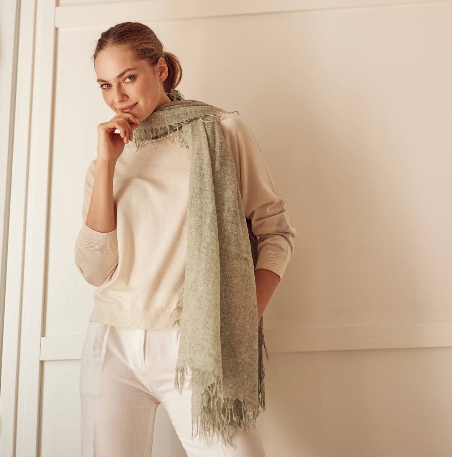 fular de cashmere fino con flecos verde menta