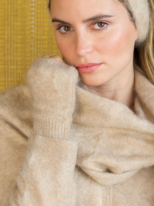 Beige brushed cashmere mittens