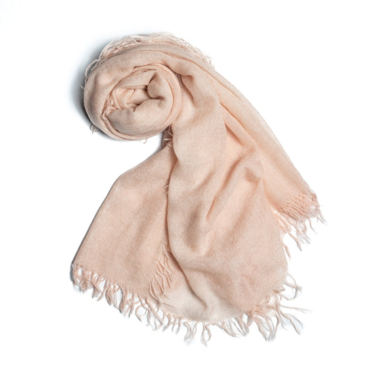 fular de cashmere fino con flecos rosa empolvado