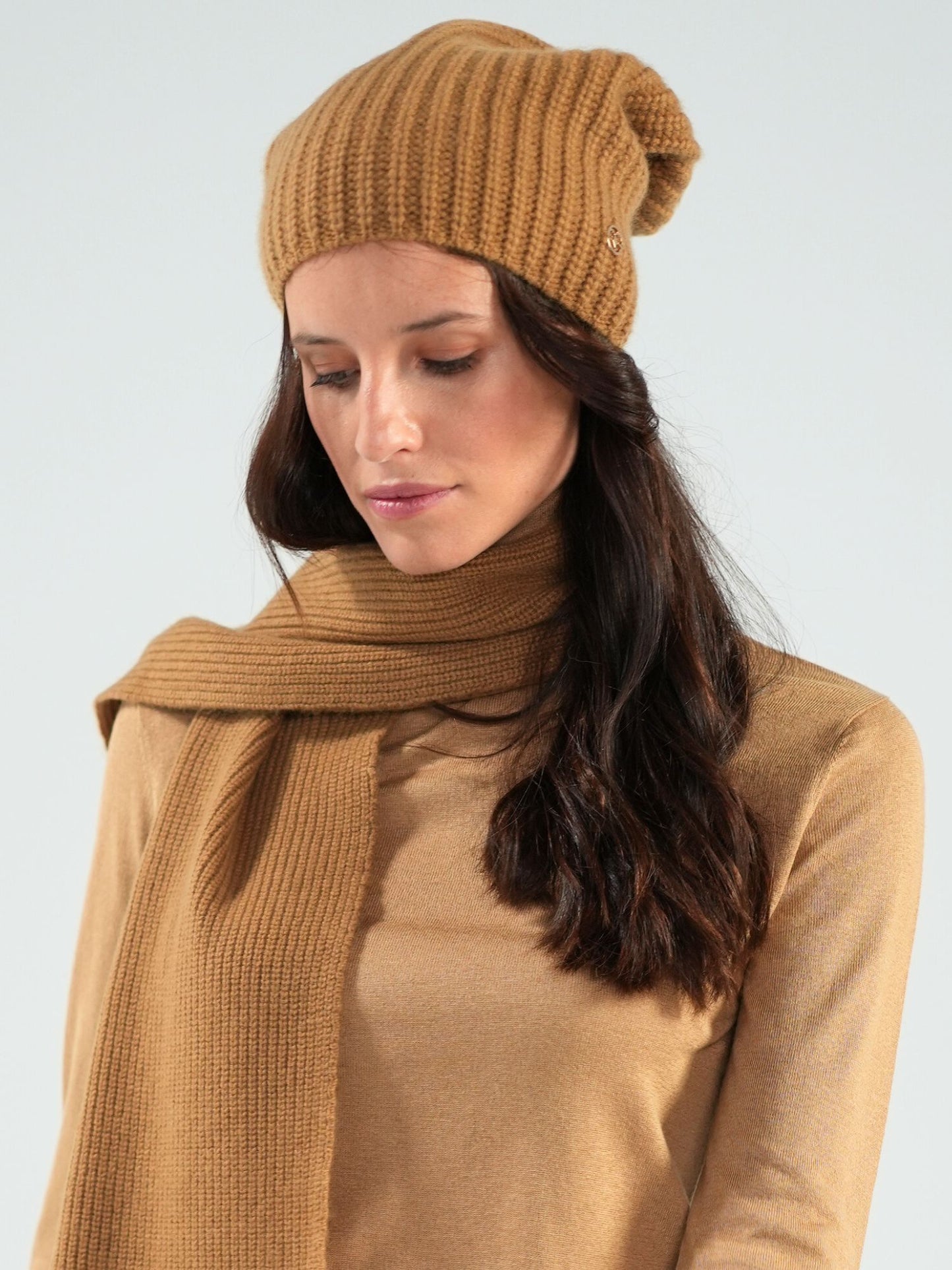 Camel ribbed cashmere hat