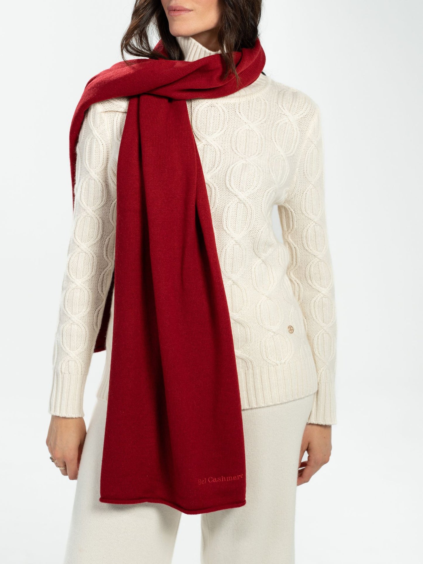 Large maroon knit scarf