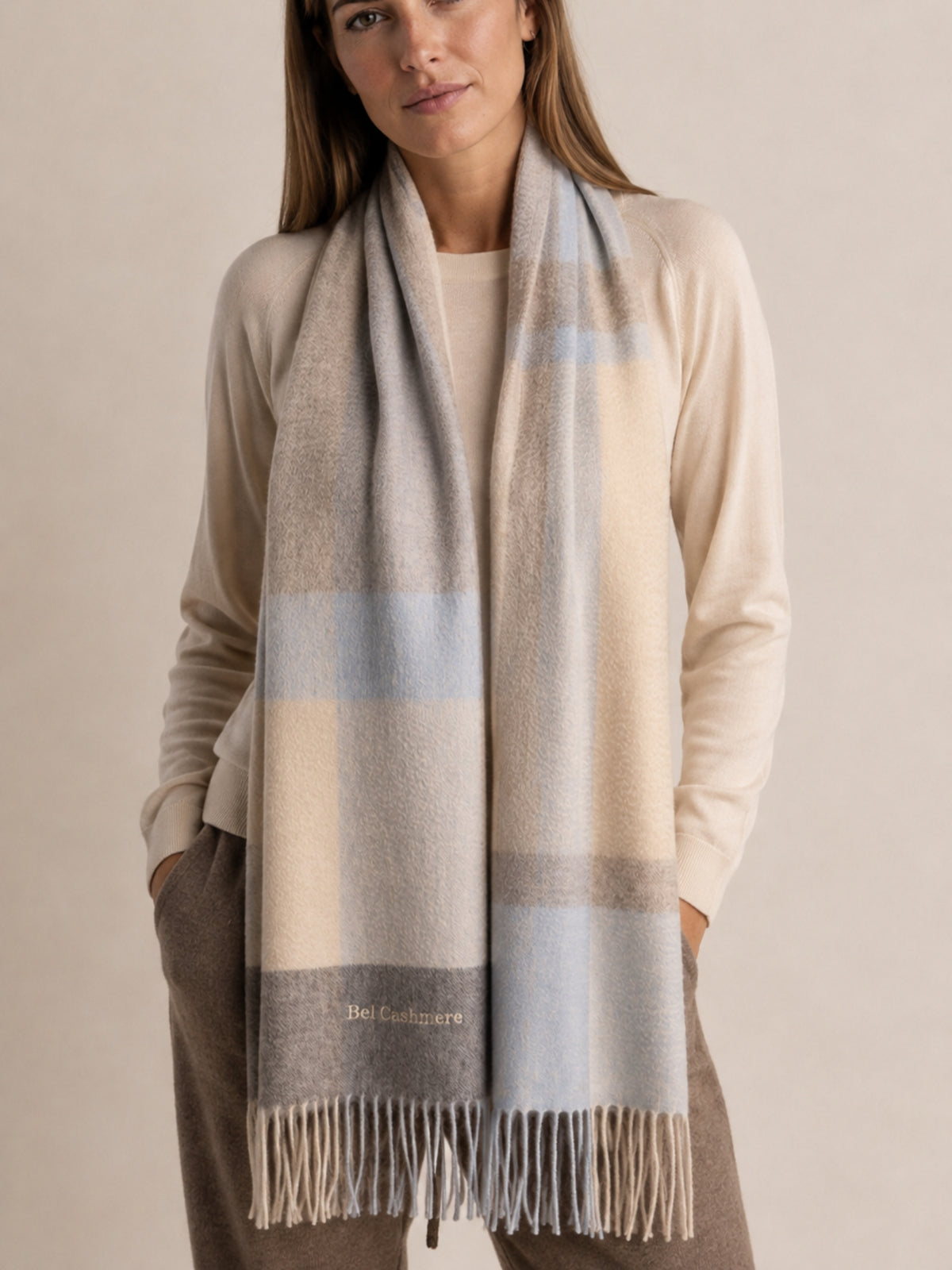 Checkered cashmere scarf with blue