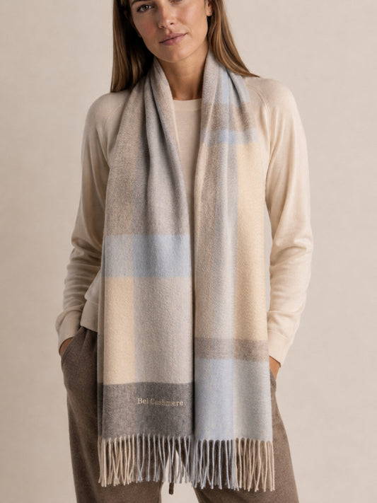 Checkered cashmere scarf with blue
