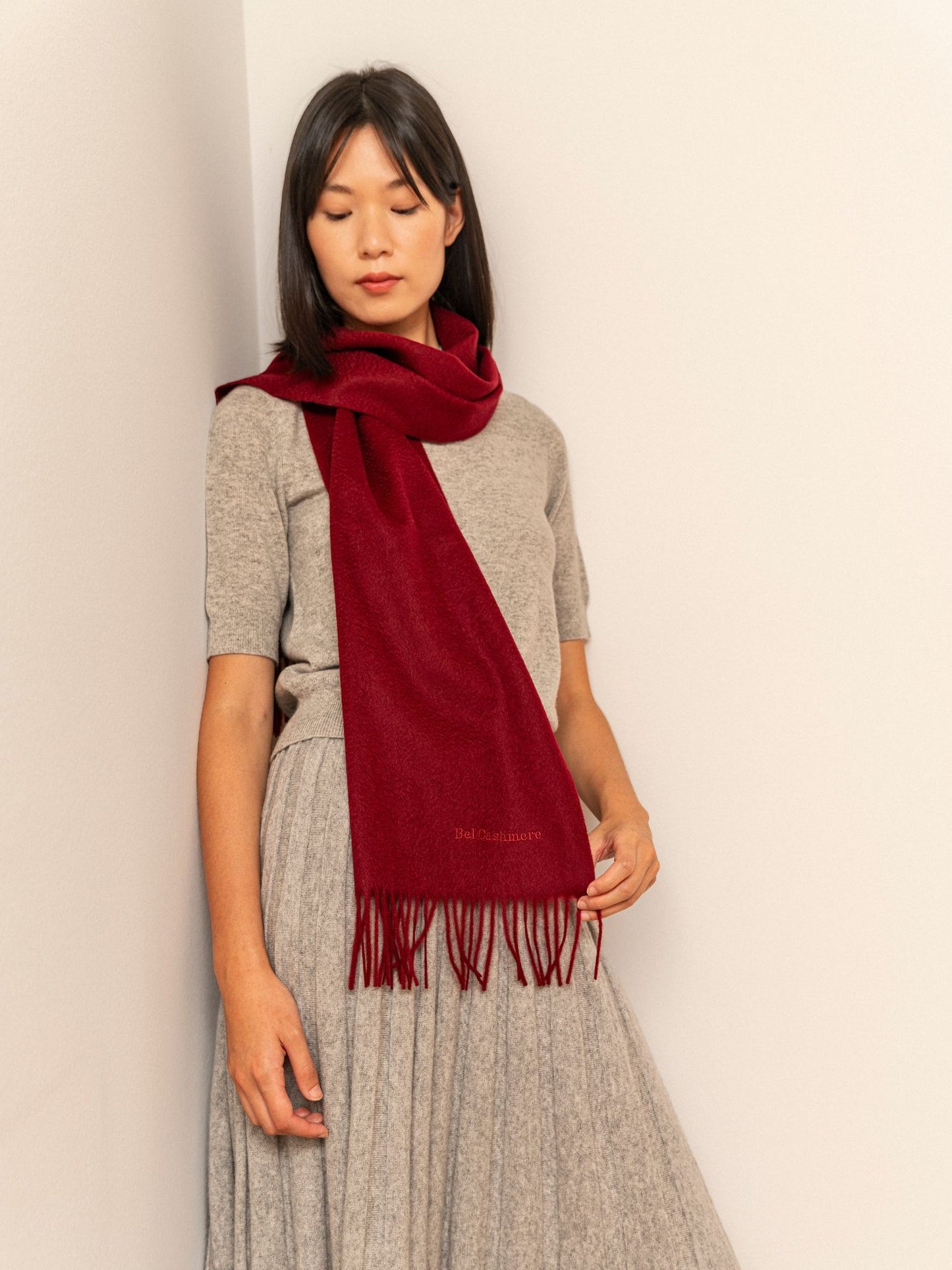 Cashmere scarf with maroon fringes