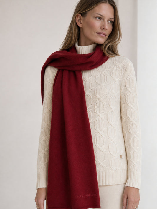 Großer kastanienbrauner Strickschal