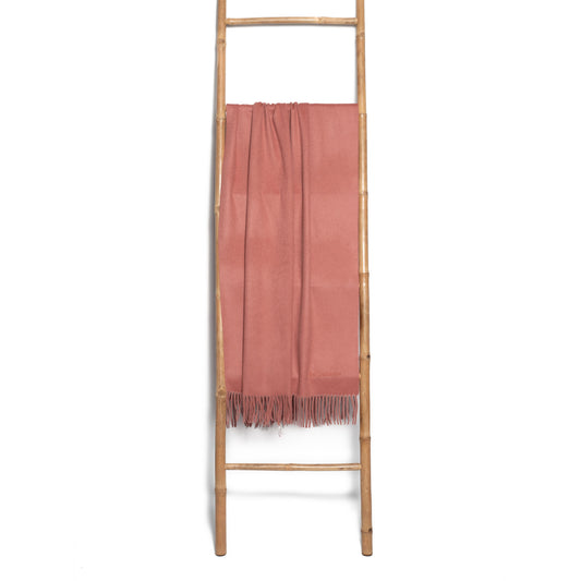 Estola/ bufanda grande con flecos rosa oscuro