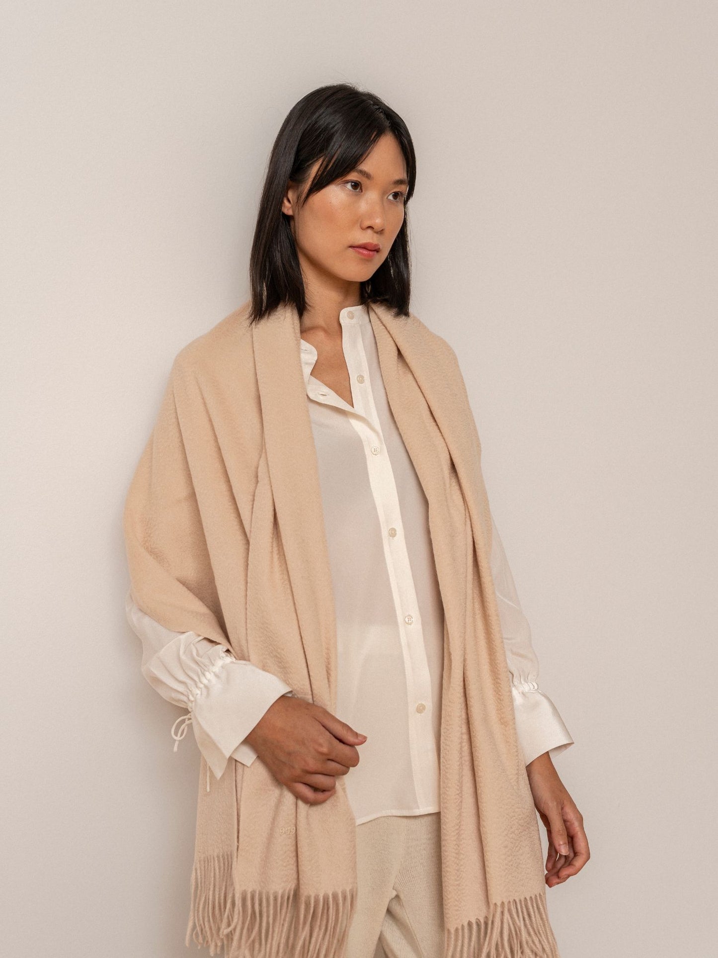 Estola/ Bufanda grande con flecos beige