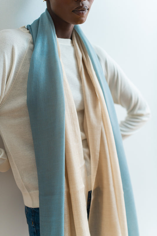fular fino de cashmere azul degradado