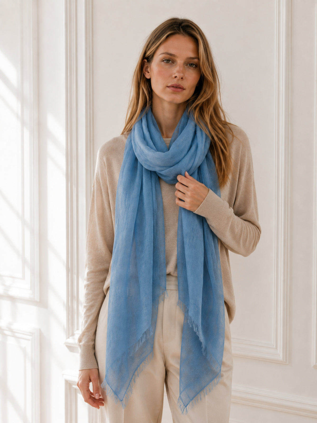 ultra-thin cashmere scarf in blue