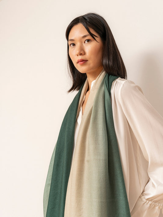 fular fino de cashmere verde degradado