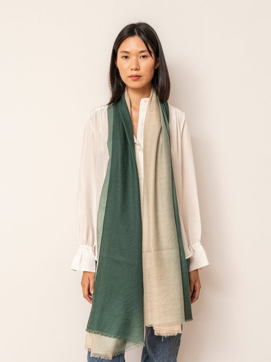 fular fino de cashmere verde degradado