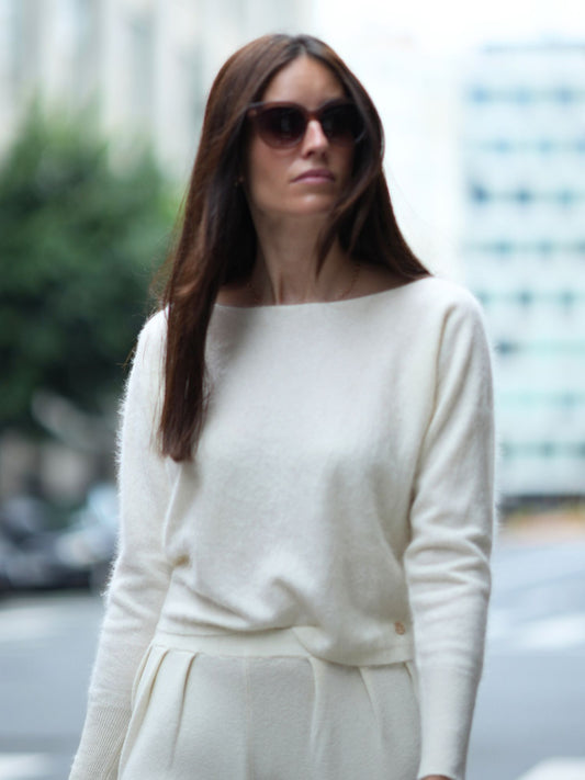 Claudia gebürsteter weißer Pullover
