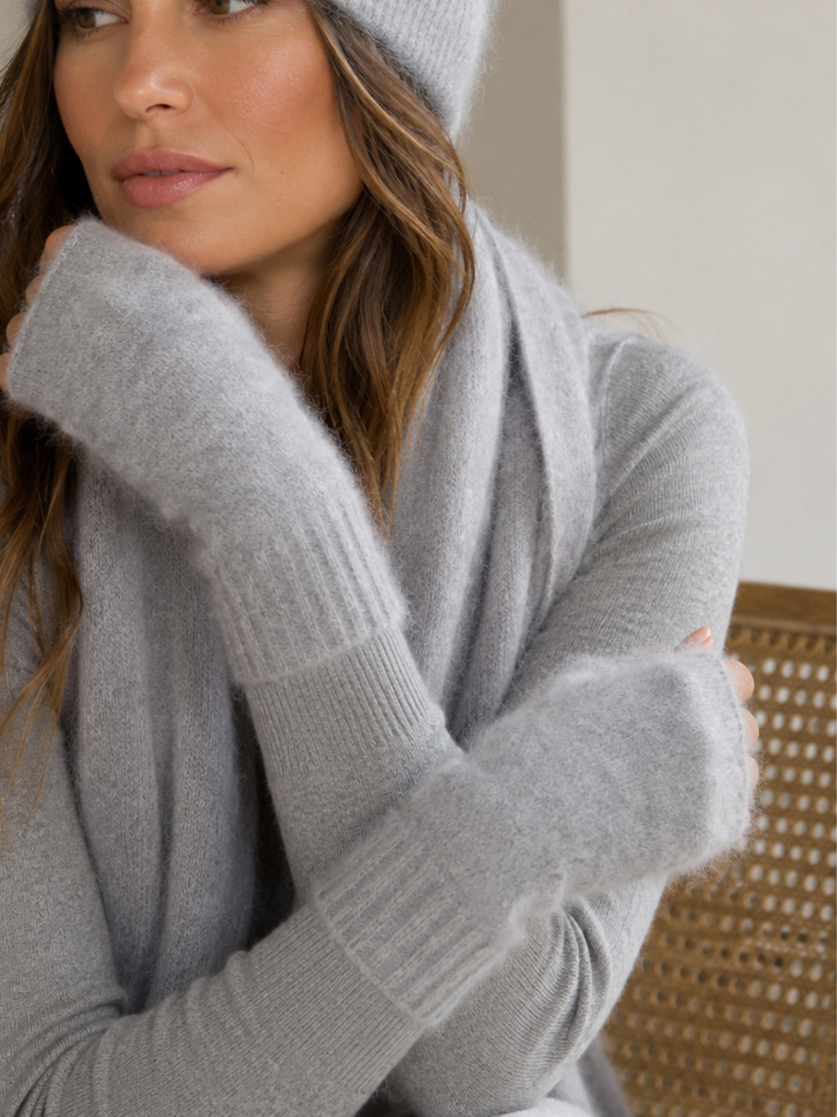 Gray brushed cashmere mittens